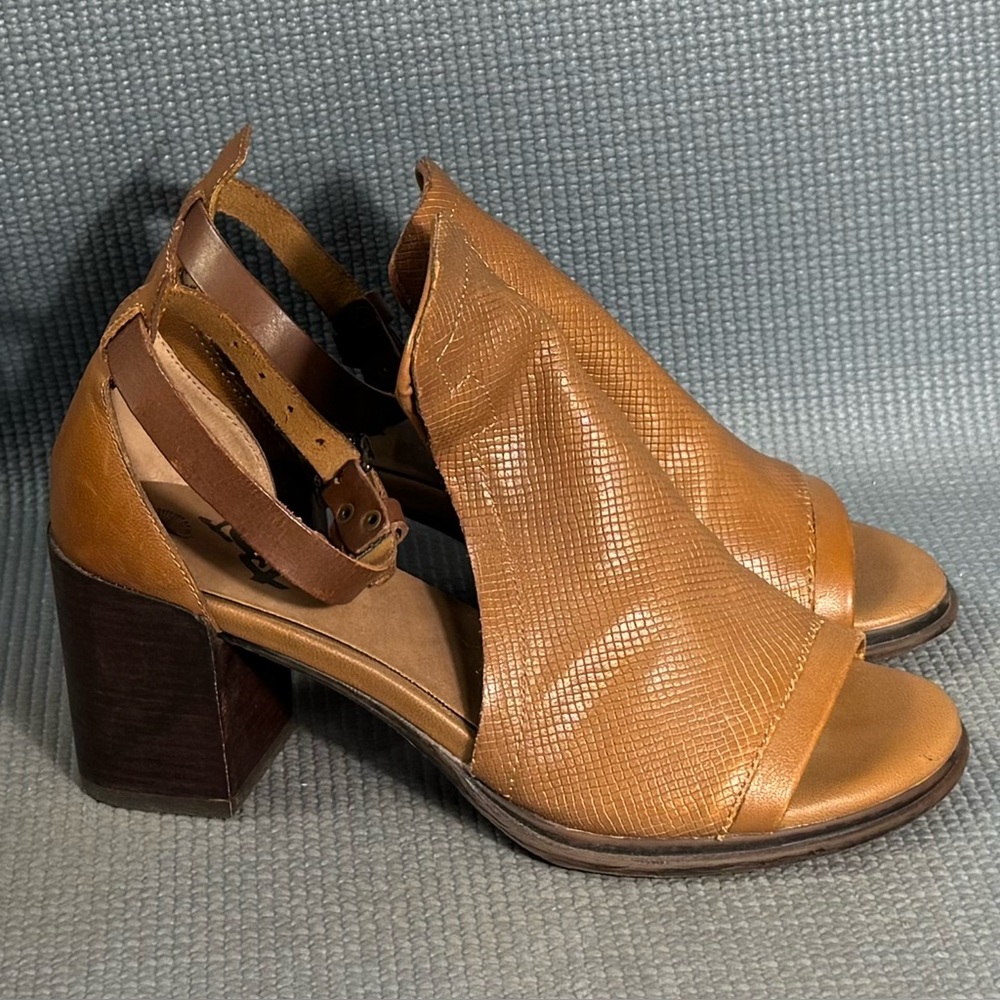OTBT Women’s Metaphor Open Toe Heel Sandals Size 8.5‎